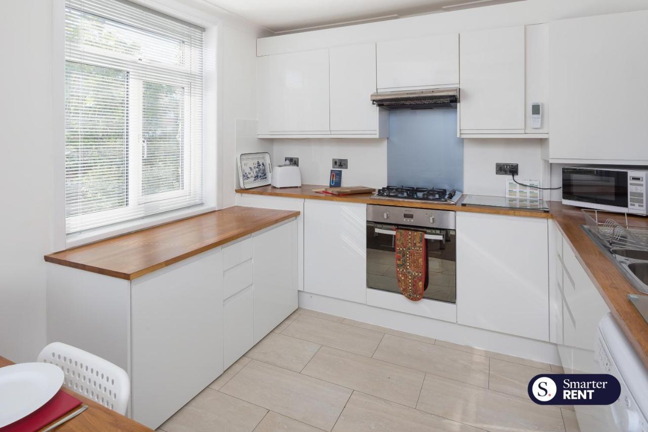 Cobblestones, Carrington Lane Villa มิลฟอร์ดออนซี ภายนอก รูปภาพ
